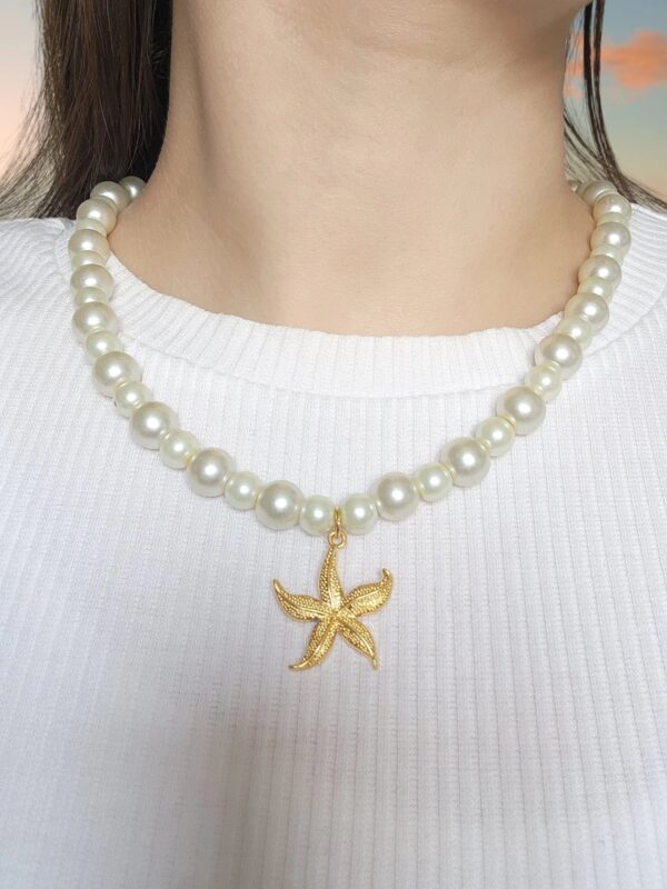 Light Pearls Starfish Necklace